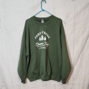 Gildan Green Crewneck Christmas Graphic Sweatshirt